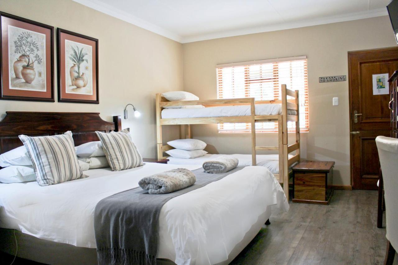 17 On Bird Guest House Beaufort West Exterior photo