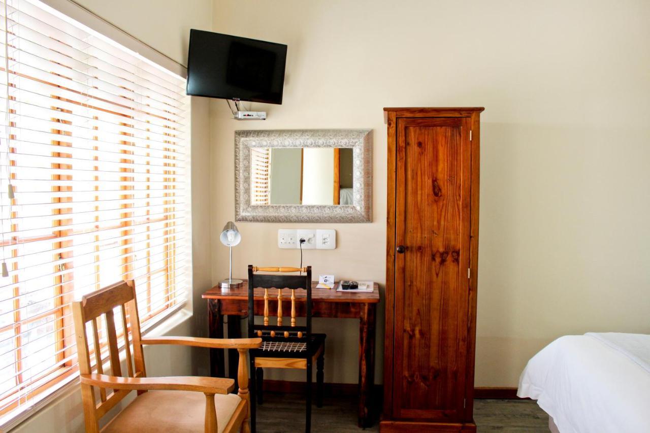 17 On Bird Guest House Beaufort West Exterior photo